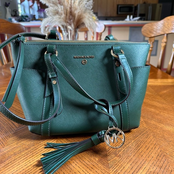 Michael kors purse - Picture 1 of 5